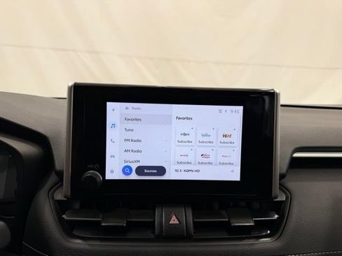 Used 2024 Toyota RAV4 XLE FWD image 33