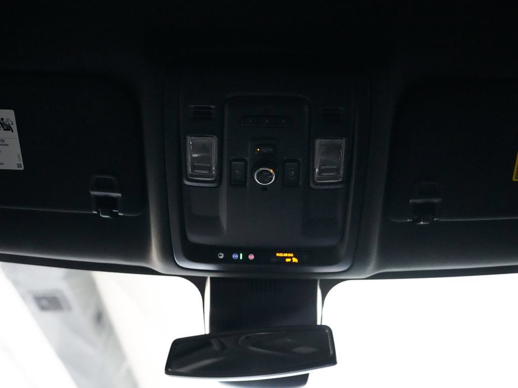 Used 2024 GMC Yukon XL SLT w/ SLT Luxury Package AWD/4WD image 41