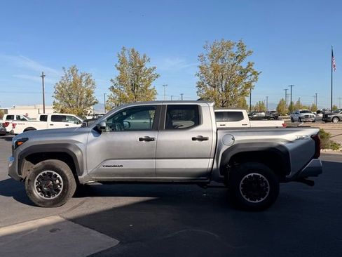 Used 2024 Toyota Tacoma TRD Off-Road image 7