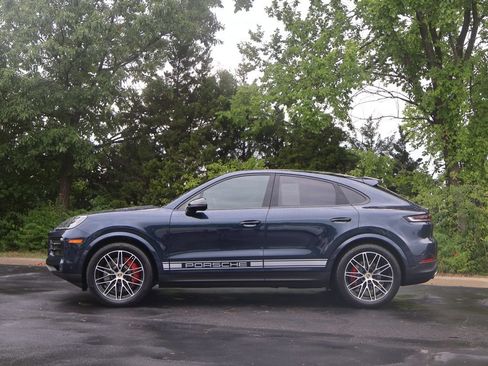 Certified 2024 Porsche Cayenne S AWD/4WD image 2
