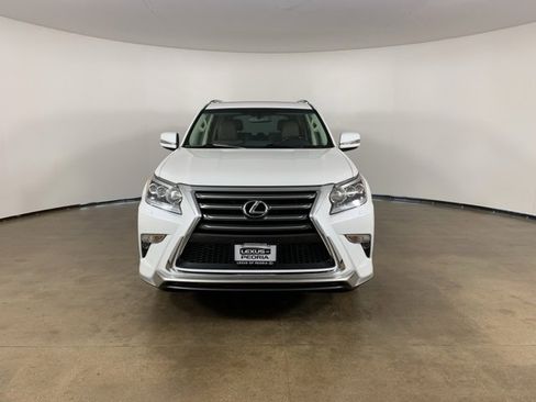 Used 2019 Lexus GX 460 image 3