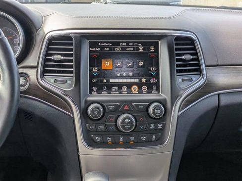 Used 2017 Jeep Grand Cherokee Overland w/ Jeep Active Safety Group image 16