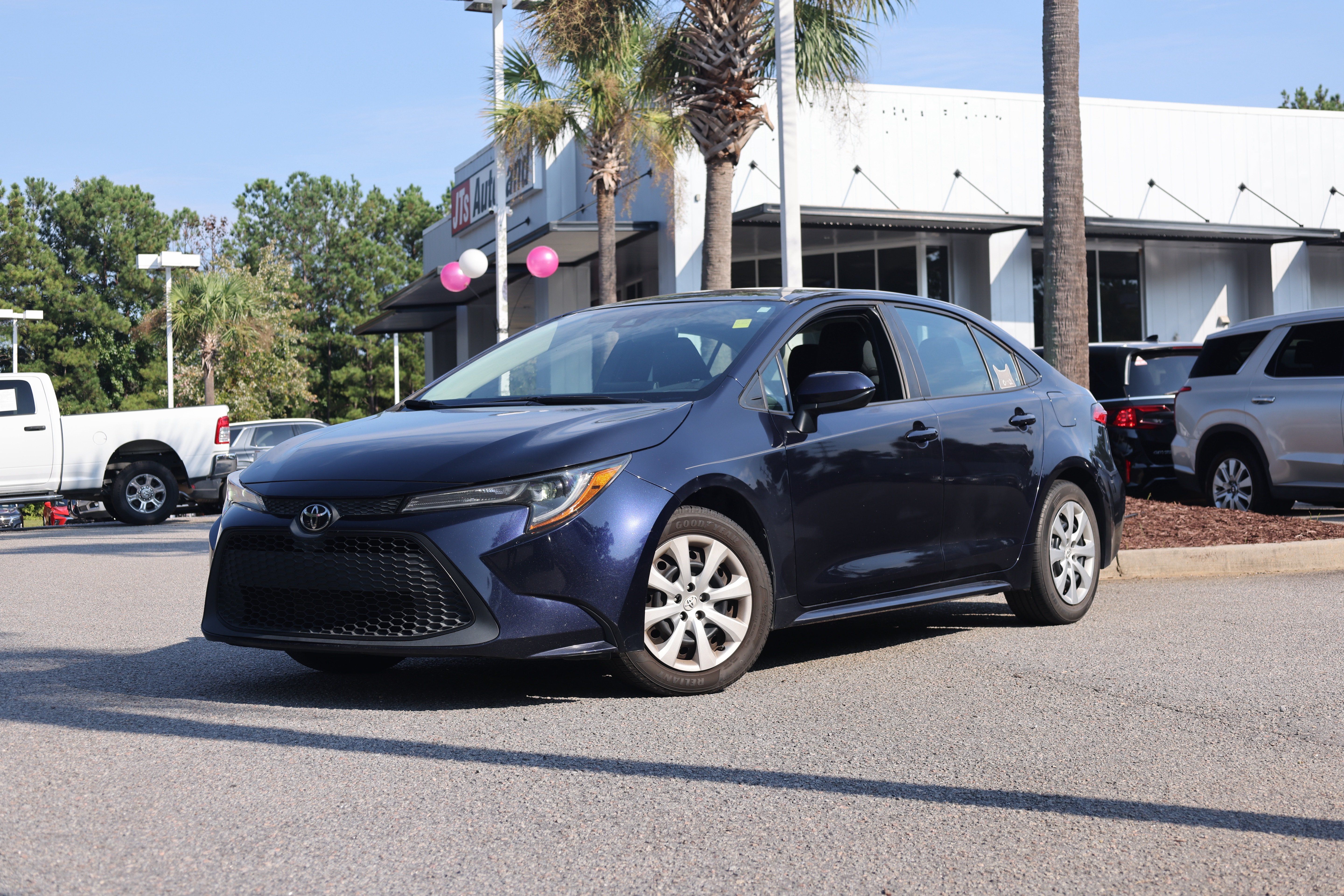 Used 2022 Toyota Corolla LE FWD image 1