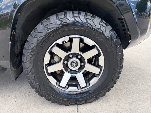 Used 2018 Toyota 4Runner TRD Off-Road Premium AWD/4WD image 13