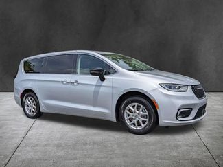 Used 2024 Chrysler Pacifica Touring-L FWD video 2