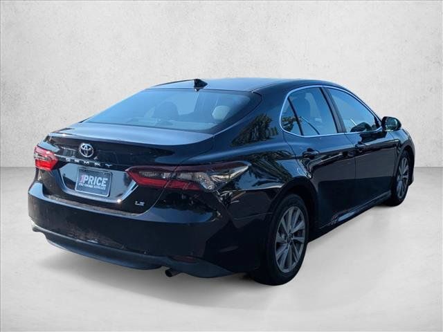 Used 2022 Toyota Camry LE FWD image 5