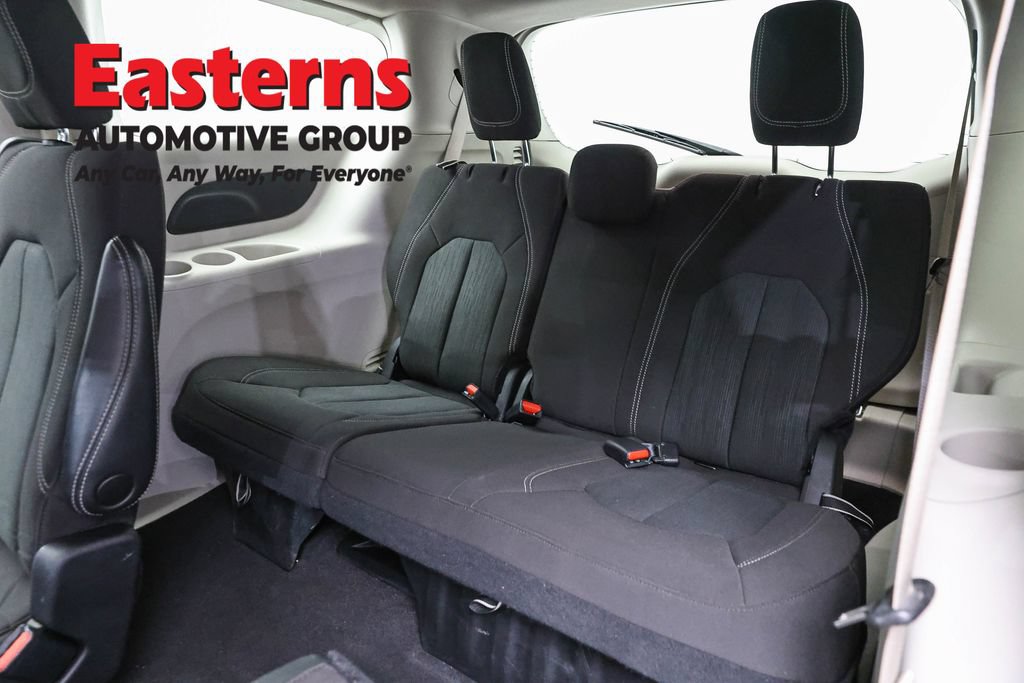 Used 2022 Chrysler Voyager LX FWD image 27