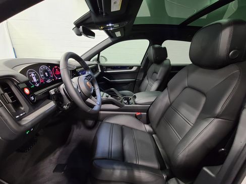 New 2026 Porsche Cayenne image 15