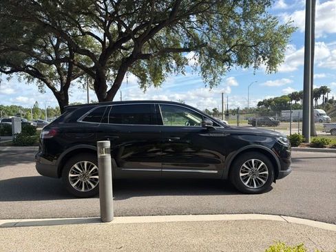 Used 2022 Lincoln Nautilus FWD w/ Premium Package image 3