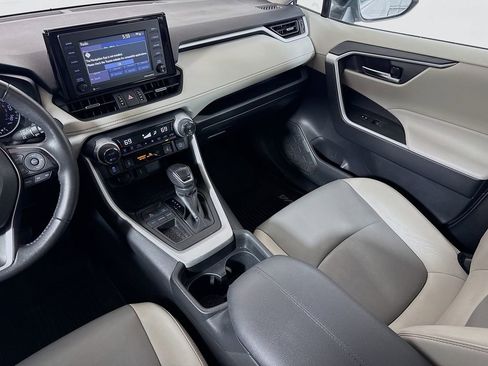 Certified 2020 Toyota RAV4 XLE Premium FWD image 24