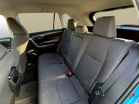 Used 2021 Toyota RAV4 LE image 18