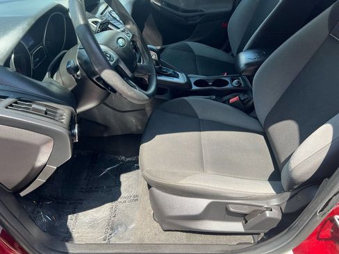 Used 2014 Ford Focus SE image 9