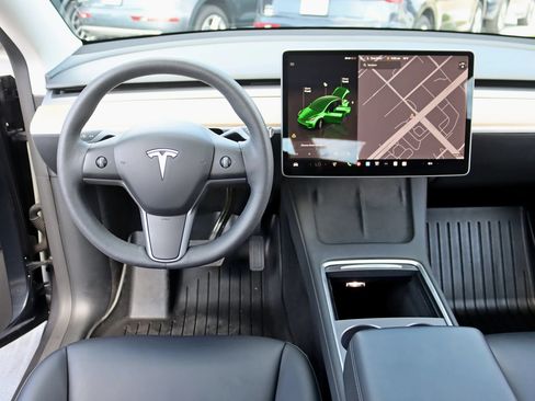 Used 2023 Tesla Model Y Long Range AWD/4WD image 17
