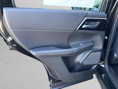 New 2026 Mitsubishi Outlander LE FWD image 32