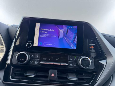 Used 2023 Toyota Highlander XLE image 14