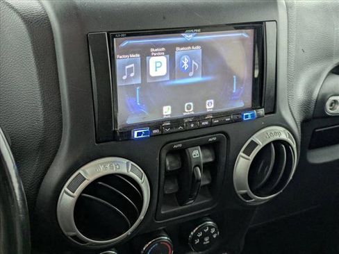 Used 2017 Jeep Wrangler Unlimited Sahara w/ Connectivity Group image 14