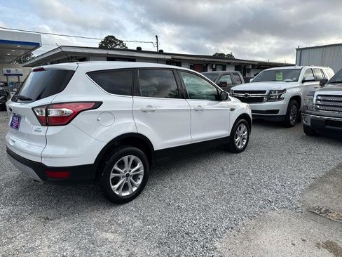Used 2017 Ford Escape SE image 4