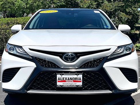 Used 2019 Toyota Camry XSE FWD image 3