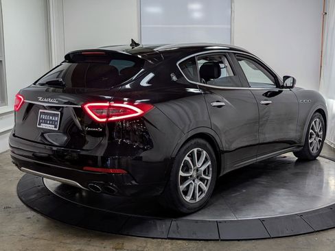 Used 2017 Maserati Levante w/ Luxury Package AWD/4WD image 9