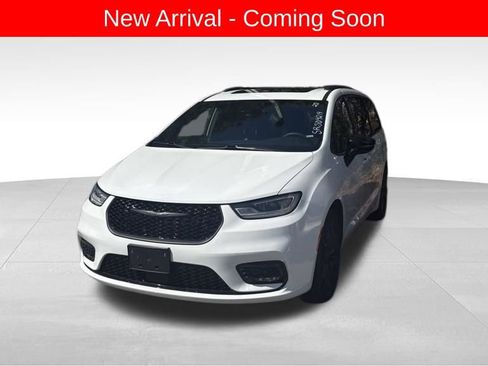 Used 2025 Chrysler Pacifica Limited image 1