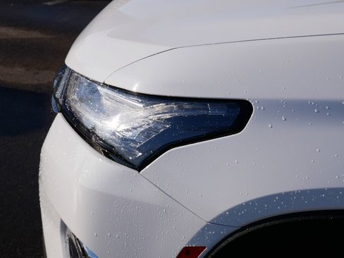 Used 2023 Chevrolet Traverse LT w/ Midnight/Sport Edition image 16