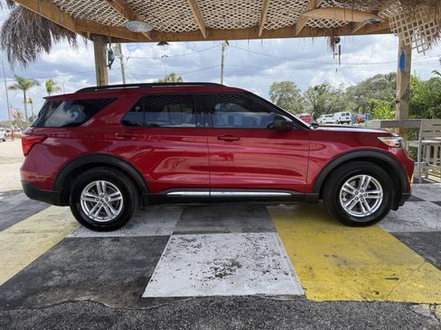 Used 2020 Ford Explorer XLT w/ Equipment Group 202A RWD image 4