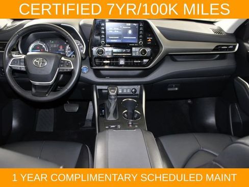 Used 2022 Toyota Highlander XLE AWD/4WD image 16