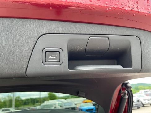 Used 2023 Buick Envision Essence AWD/4WD image 29