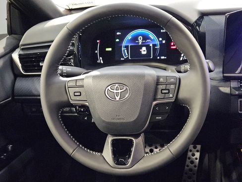 New 2026 Toyota Camry Hybrid FWD image 14