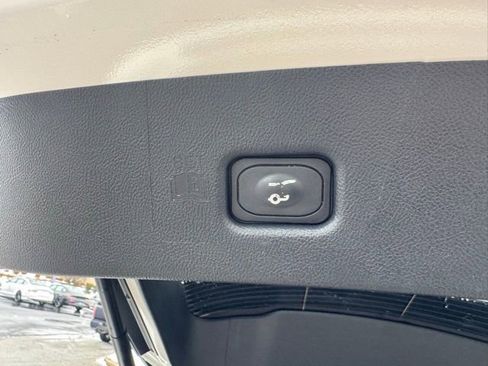 Used 2023 Lincoln Nautilus Reserve image 12