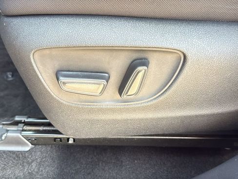 Used 2024 Toyota Highlander LE FWD image 11