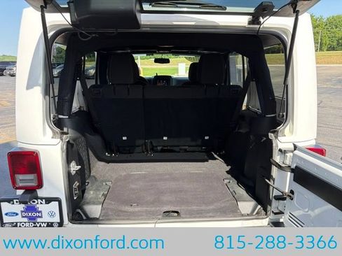 Used 2018 Jeep Wrangler Unlimited Sahara w/ Dual Top Group AWD/4WD image 23