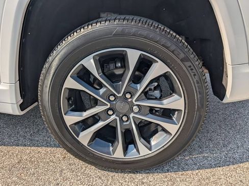 Used 2025 Jeep Grand Cherokee Overland AWD/4WD image 15