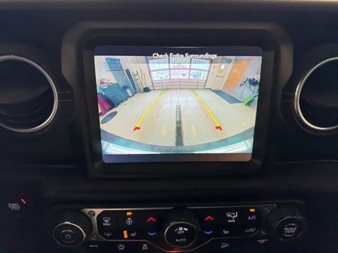 Used 2021 Jeep Wrangler Unlimited Sahara w/ Uconnect 4C Nav & Sound Group image 3