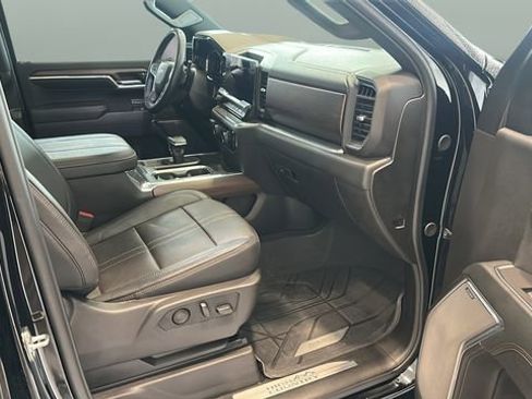 Used 2024 Chevrolet Silverado 1500 High Country w/ High Country Premium Package AWD/4WD image 19