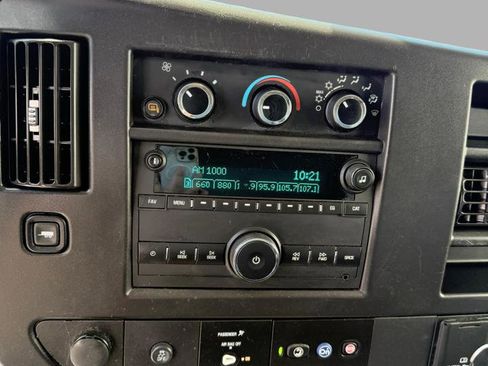 Used 2021 Chevrolet Express 2500 RWD image 20