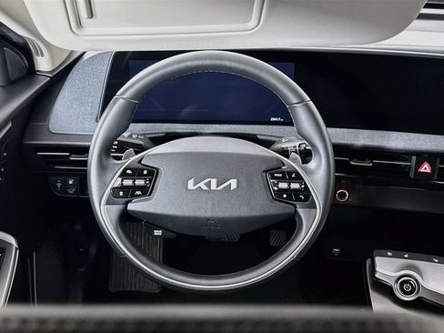 Used 2022 Kia EV6 Wind RWD image 4