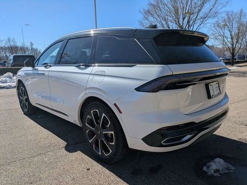 New 2026 Lincoln Nautilus Premier image 10