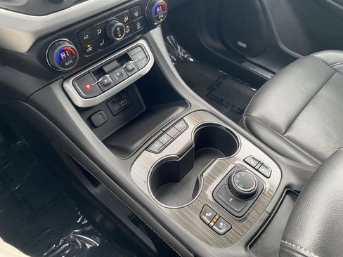 Used 2023 GMC Acadia SLT w/ Elevation Edition image 23