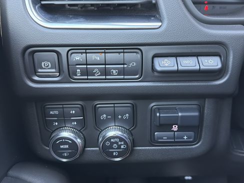 Used 2022 GMC Yukon AT4 w/ AT4 Premium Plus Package AWD/4WD image 22