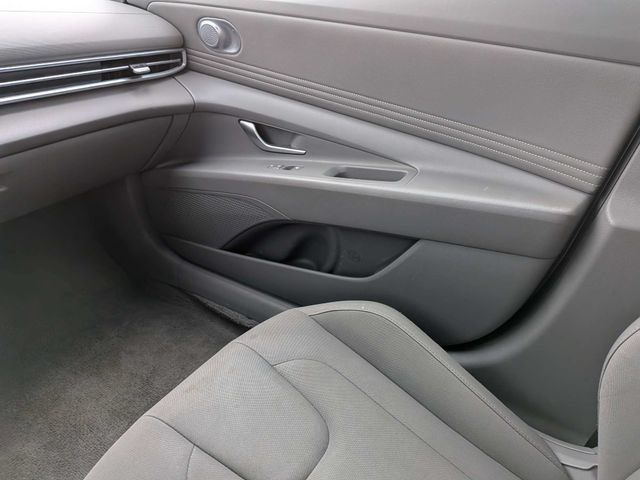 Used 2025 Hyundai Elantra SEL FWD image 15