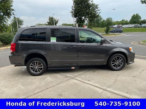 Used 2017 Dodge Grand Caravan SXT FWD image 6