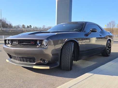 Used 2015 Dodge Challenger R/T Scat Pack w/ Leather Interior Group image 23