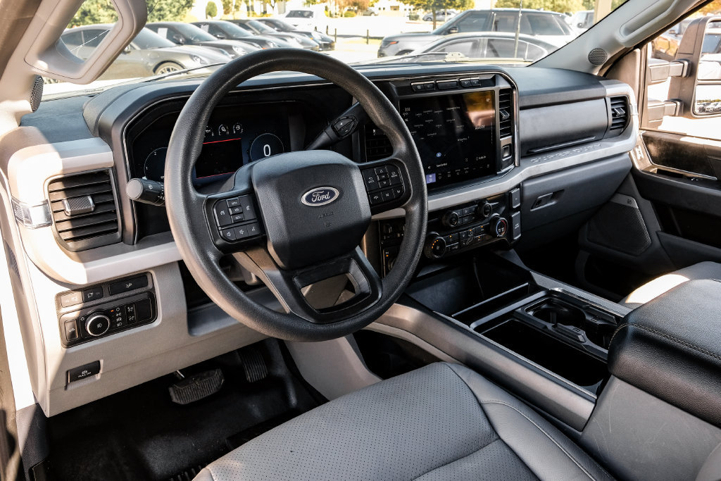 Used 2023 Ford F250 XLT w/ Black Appearance Package AWD/4WD image 11