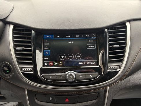 Used 2019 Chevrolet Trax LT w/ LT Convenience Package FWD image 28