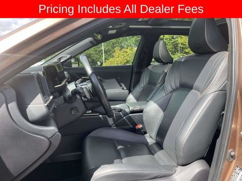 Used 2025 Toyota Crown Platinum AWD/4WD image 22