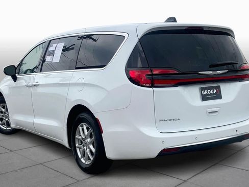 Used 2023 Chrysler Pacifica Touring-L FWD image 20