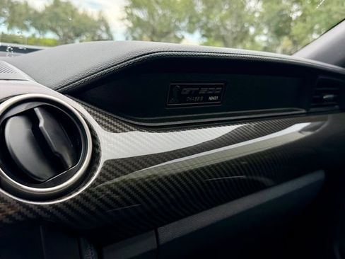 Used 2022 Ford Mustang Shelby GT500 w/ Carbon Fiber Track Pack RWD image 8