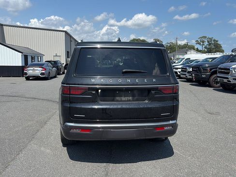 Used 2022 Jeep Wagoneer Series III w/ Premium Group I AWD/4WD image 5