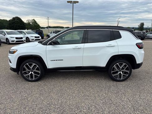 Used 2025 Jeep Compass Limited w/ Elite Group AWD/4WD image 2